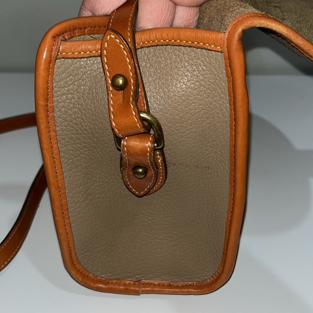 Dooney and Bourke Essex Tan And Brown‎ Leather Shoulder Bag Crossbody Classic - Picture 5 of 16